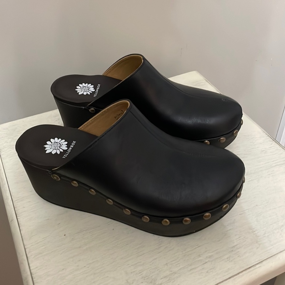 Yellow Box Beldy clog black leather